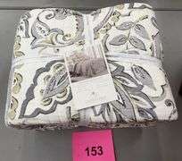 LEVTEX HOME KING TAMSIN QUILT SET