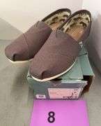 WOMENS TOMS CLASSIC SHOES - SIZE 6