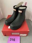 WOMENS HUNTER PLAY SHORT BOOTS - SIZE 11