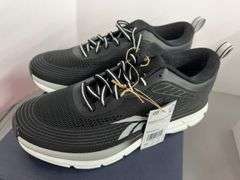 WOMENS REEBOK ROAD STRIDER SHOES - SIZE 10