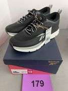 WOMENS REEBOK ROAD STRIDER SHOES - SIZE 10