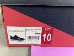 WOMENS REEBOK ROAD STRIDER SHOES - SIZE 10