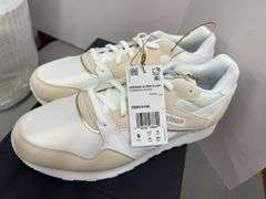 WOMENS REEBOK ULTRA FLASH SHOES - SIZE 9