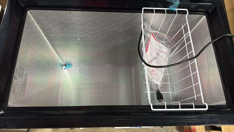 FRIGIDAIRE 7.0CU FT CHEST FREEZER - BLACK