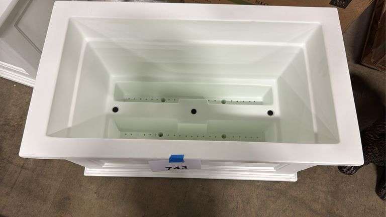 MAYNE RECTANGLE  PLASTIC PLANTER - WHITE