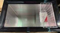 FRIGIDAIRE 7.0CU FT CHEST FREEZER - BLACK