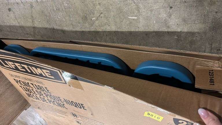 LIFETIME KIDS PLASTIC FOLDING PICNIC TABLE IN BOX - BLUE