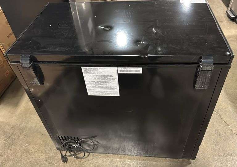 FRIGIDAIRE 7.0CU FT CHEST FREEZER - BLACK