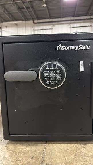 SENTRY SAFE SMALL FIRE SAFE W/ FACTORY COMBO
