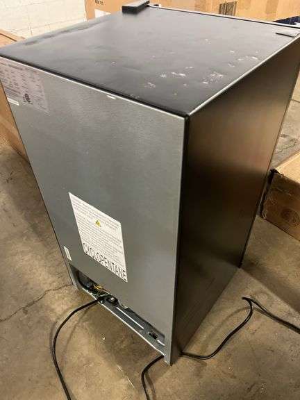 IGLOO 3.1CU FT REFRIGERATOR - BLACK