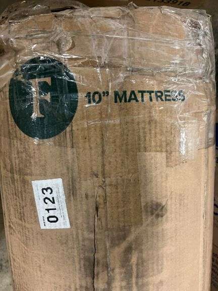 ZINUS FULL SIZE MATTRESS IN BOX
