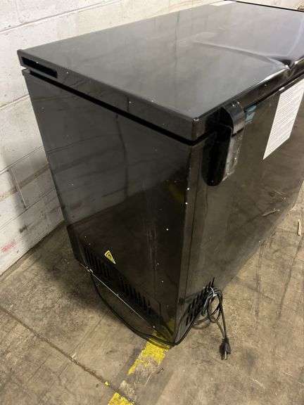FRIGIDAIRE 7.0CU FT CHEST FREEZER - BLACK