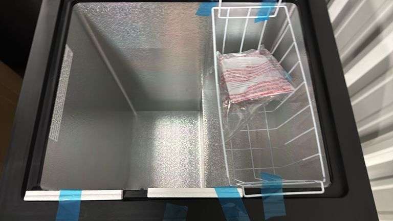 FRIGIDAIRE 5.0CU FT CHEST FREEZER - BLACK