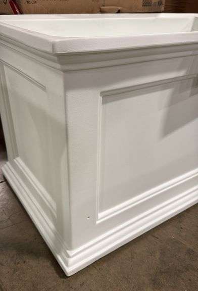 MAYNE RECTANGLE  PLASTIC PLANTER - WHITE