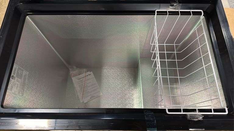 FRIGIDAIRE 7.0CU FT CHEST FREEZER - BLACK