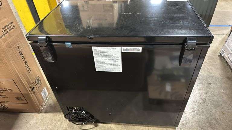 FRIGIDAIRE 7.0CU FT CHEST FREEZER - BLACK
