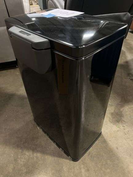 TRAMONTINA STEP ON TRASH CAN - BLACK