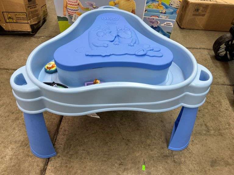 KIDS BLUEY BEACH WATER TABLE - Earl's Auction Company