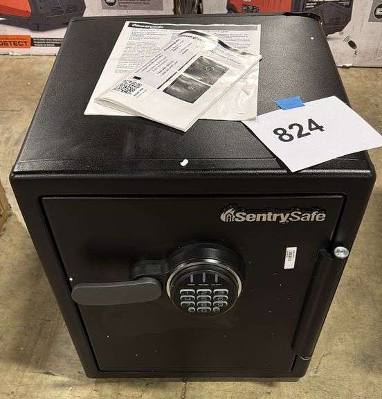 SENTRY SAFE SMALL FIRE SAFE W/ FACTORY COMBO