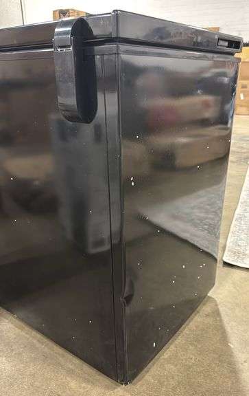FRIGIDAIRE 7.0CU FT CHEST FREEZER - BLACK