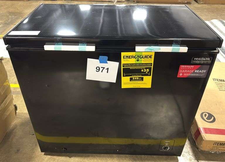 FRIGIDAIRE 7.0CU FT CHEST FREEZER - BLACK