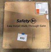 SAFETY 1ST WALK THROUGH GATE IN BOX