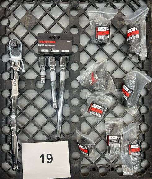 MISC LOT OF TEKTON SOCKETS/ EXTENSIONS