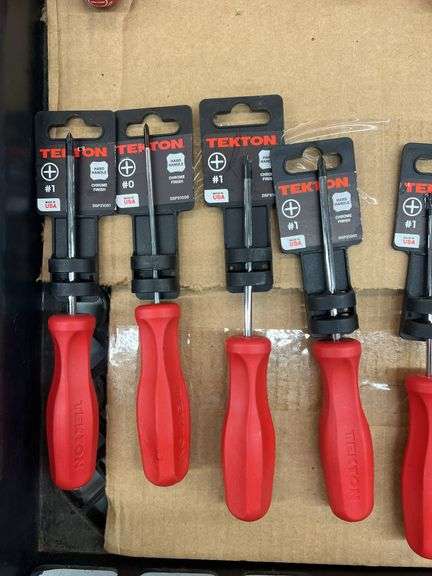 MISC LOT OF TEKTON SCREWDRIVERS