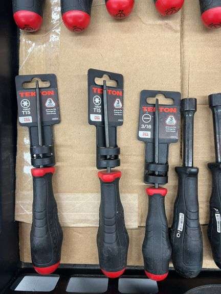 MISC LOT OF TEKTON SCREWDRIVERS