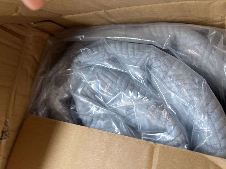 ZINUS TWIN XL SIZE MATTRESS IN BOX