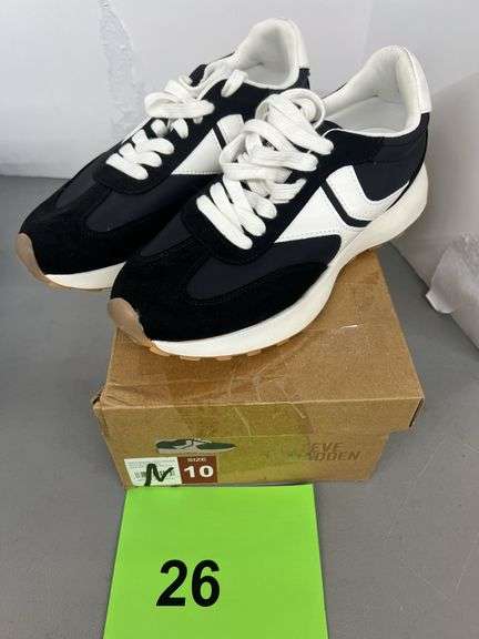 WOMENS STEVE MADDEN SNEAKERS - SIZE 10