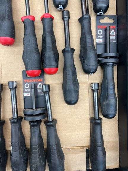 MISC LOT OF TEKTON SCREWDRIVERS