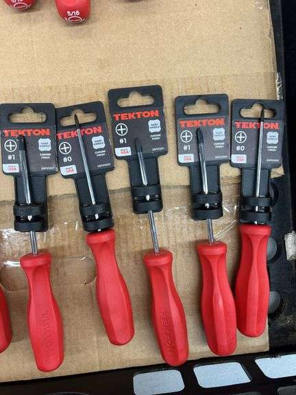 MISC LOT OF TEKTON SCREWDRIVERS