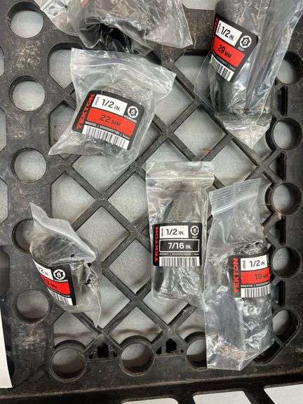 MISC LOT OF TEKTON SOCKETS/ EXTENSIONS