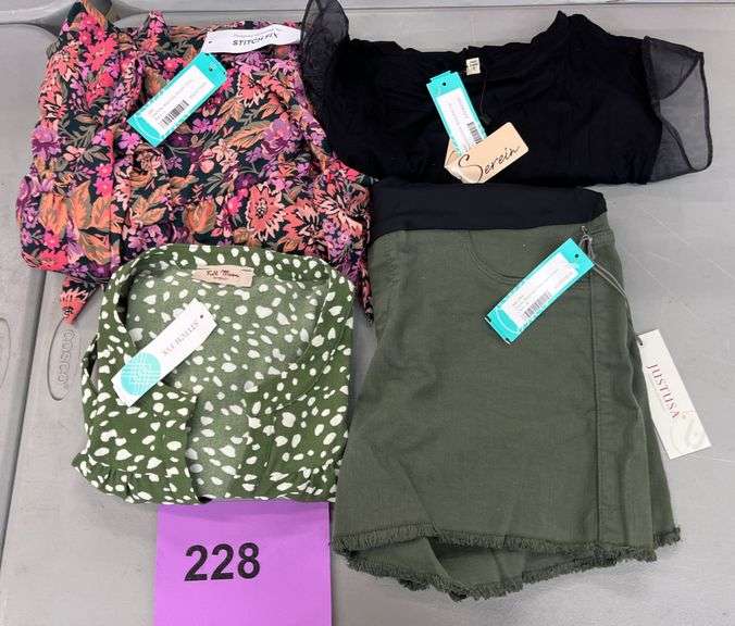 4PC WOMENS CLOTHING LOT - SIZES L & 8