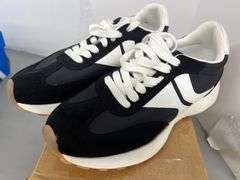WOMENS STEVE MADDEN SNEAKERS - SIZE 10