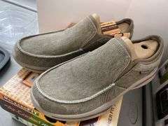 MENS SKECHERS SHOES - SIZE 10.5
