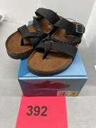 WOMENS MOUNTAIN SOLE SANDALS - SIZE 8