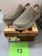 MENS SKECHERS SHOES - SIZE 10.5