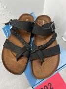 WOMENS MOUNTAIN SOLE SANDALS - SIZE 8