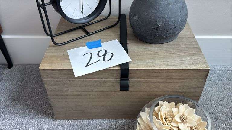 MISC HOME DECOR LOT - SEE PHOTOS