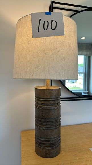 TABLE LAMP W/ SHADE
