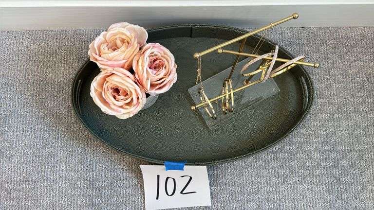 MISC HOME DECOR LOT - SEE PHOTOS