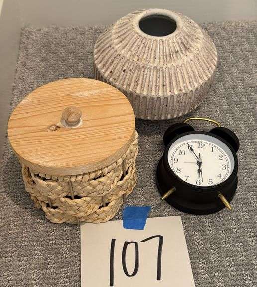 MISC HOME DECOR LOT - SEE PHOTOS