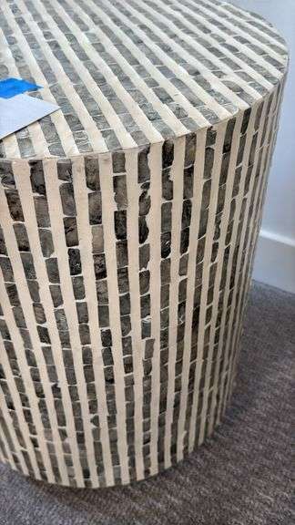 ACCENT SIDE TABLE
