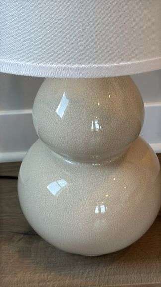 TABLE LAMP W/ SHADE