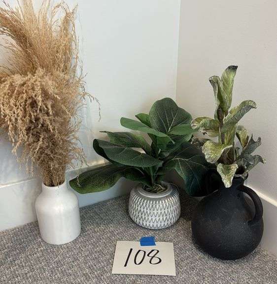 MISC HOME DECOR LOT - SEE PHOTOS