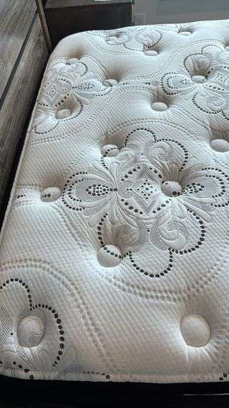FULL SIZE MATTRESS & BOXSPRING