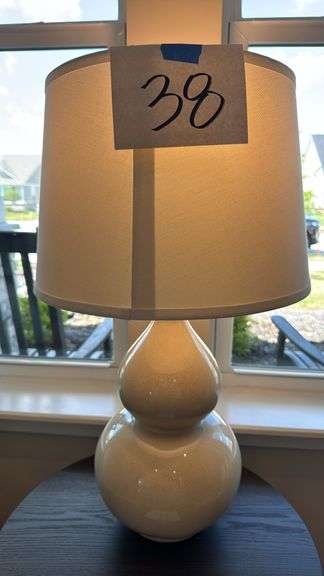 TABLE LAMP W/ SHADE