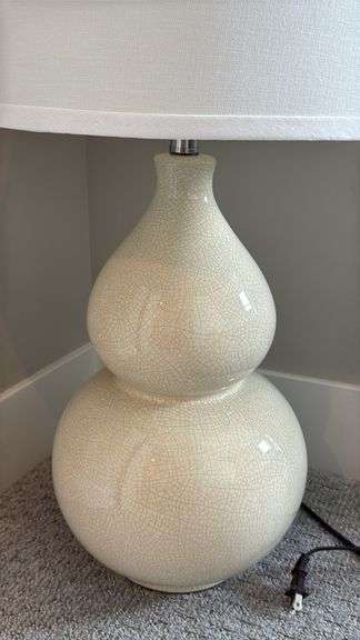 TABLE LAMP W/ SHADE